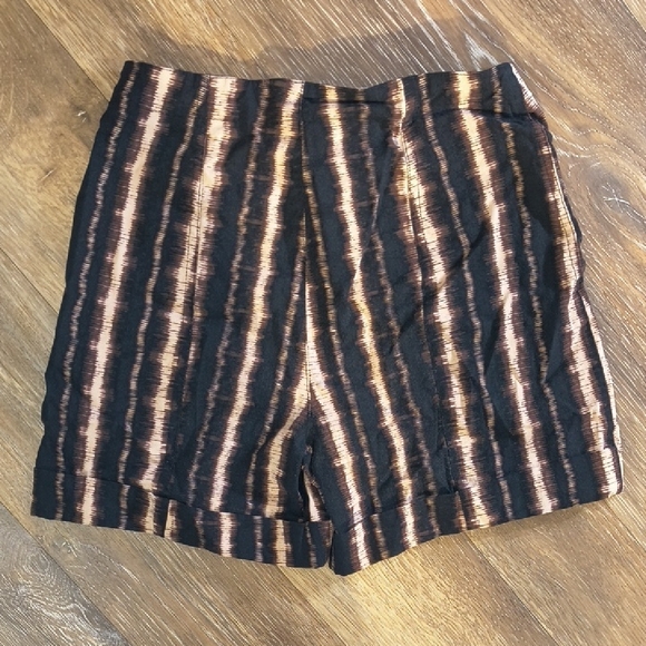 INC International Concepts Women's Cargo Shorts in Black and Brown Stripes - Picture 3 of 3